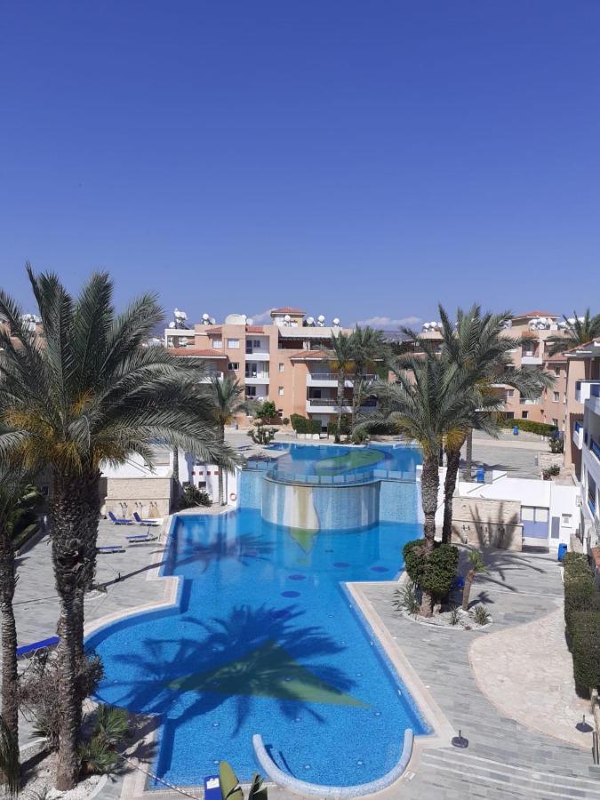 Iris Village Grand Apartment 파포스 외부 사진