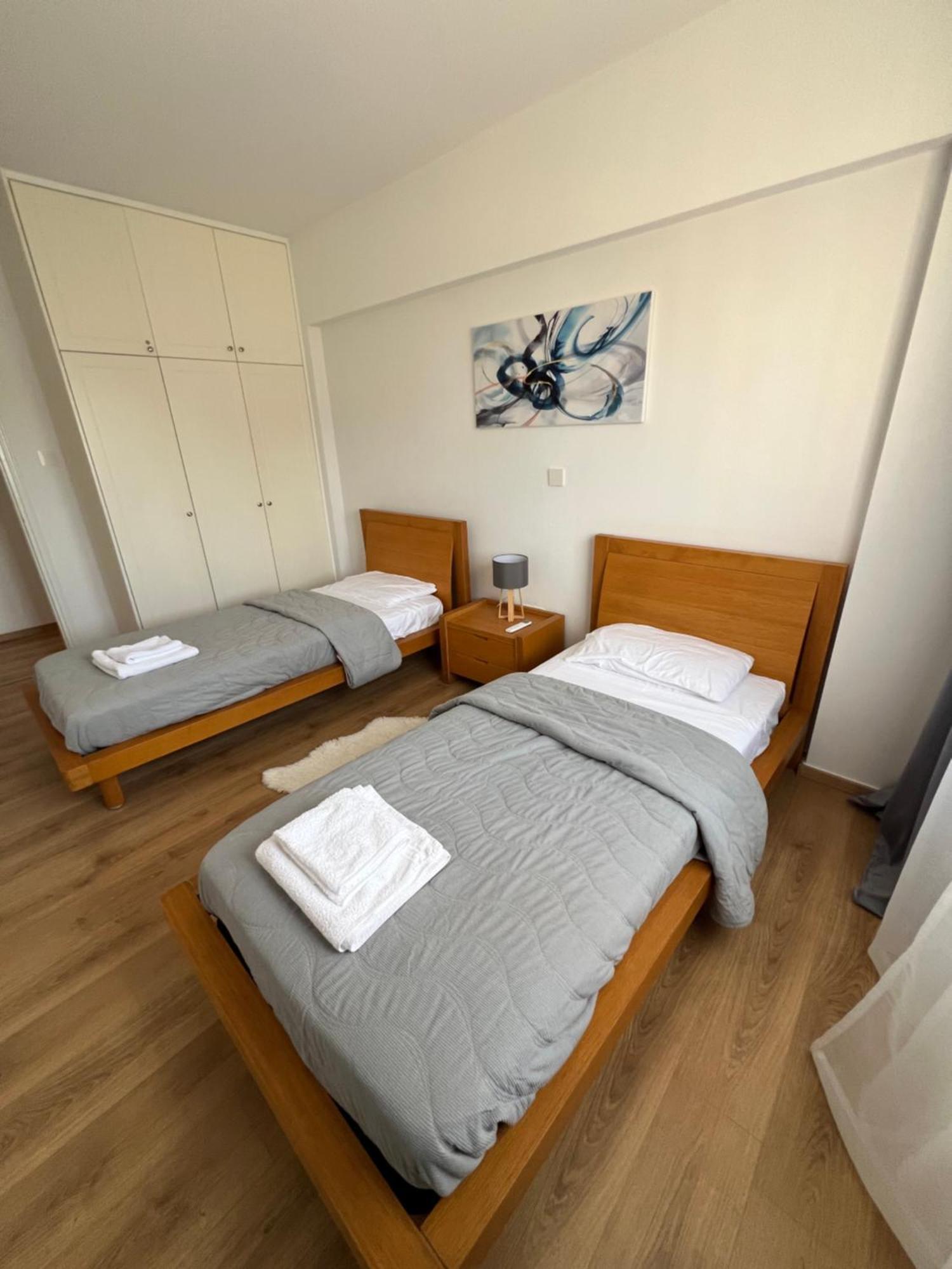 Iris Village Grand Apartment 파포스 외부 사진