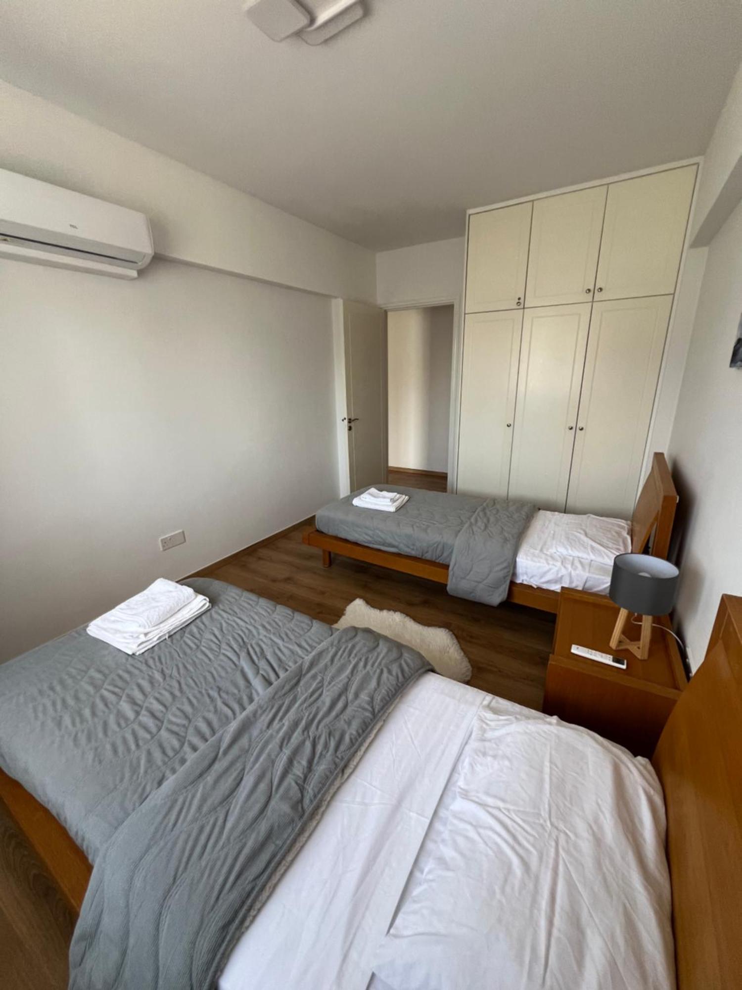 Iris Village Grand Apartment 파포스 외부 사진