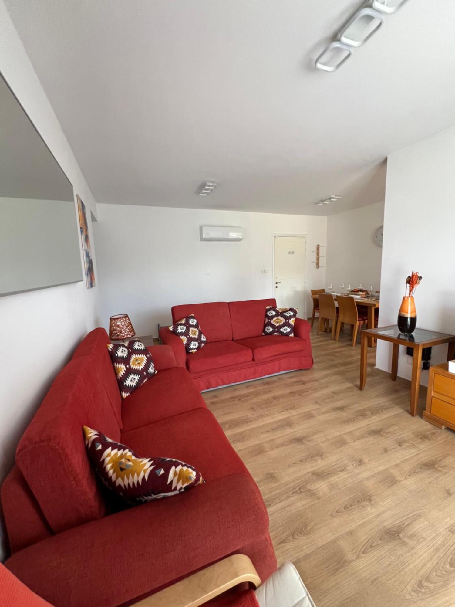 Iris Village Grand Apartment 파포스 외부 사진