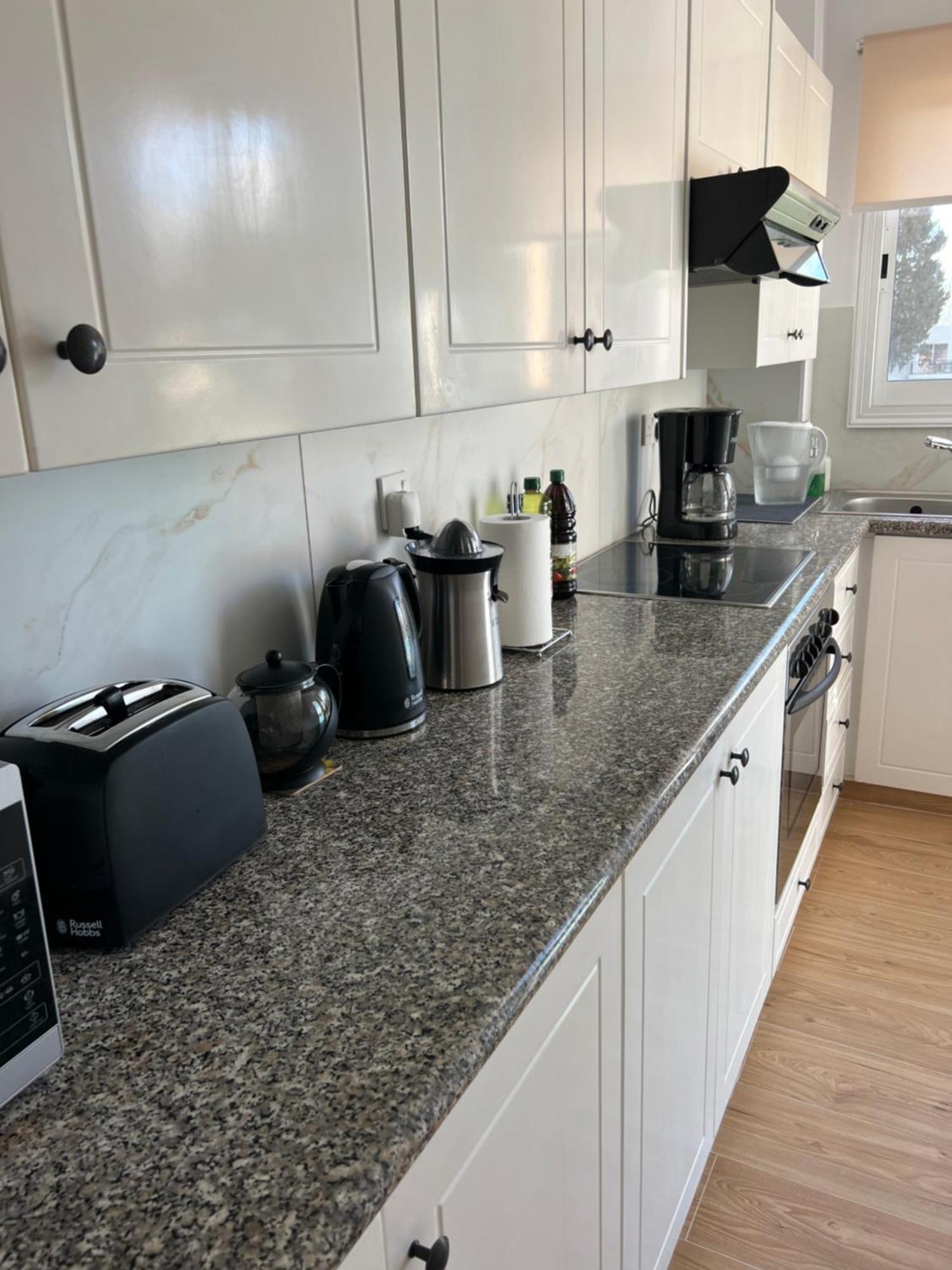 Iris Village Grand Apartment 파포스 외부 사진
