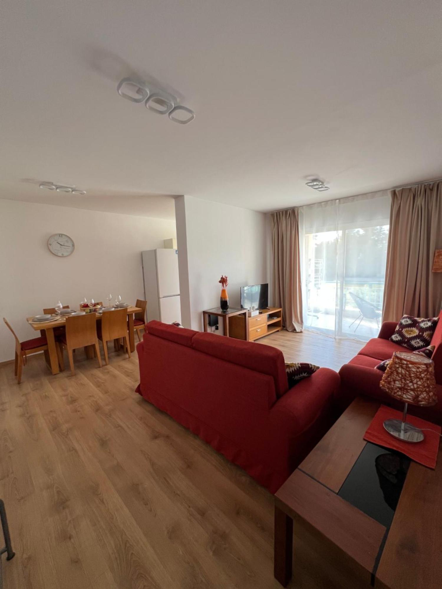 Iris Village Grand Apartment 파포스 외부 사진