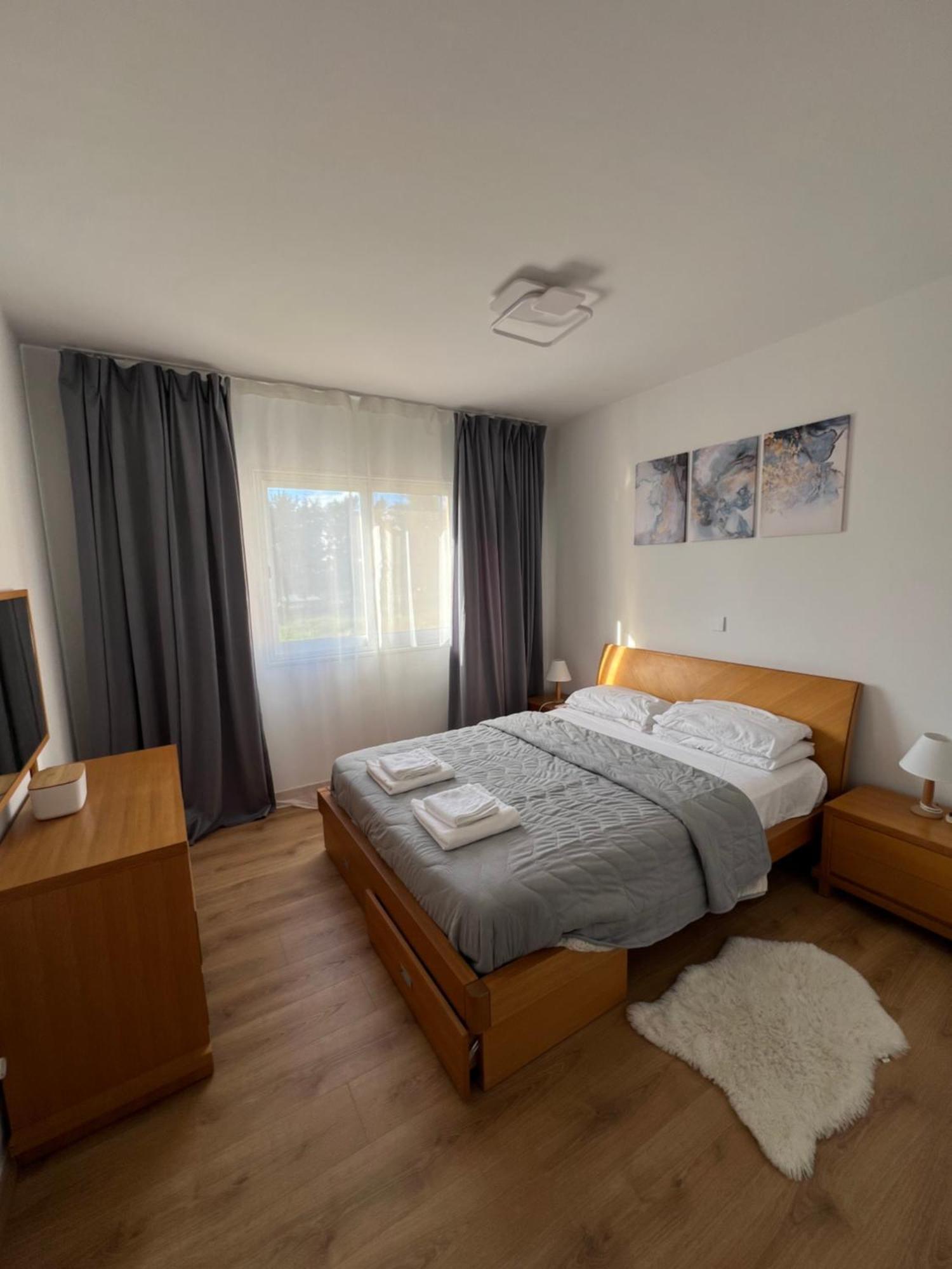 Iris Village Grand Apartment 파포스 외부 사진