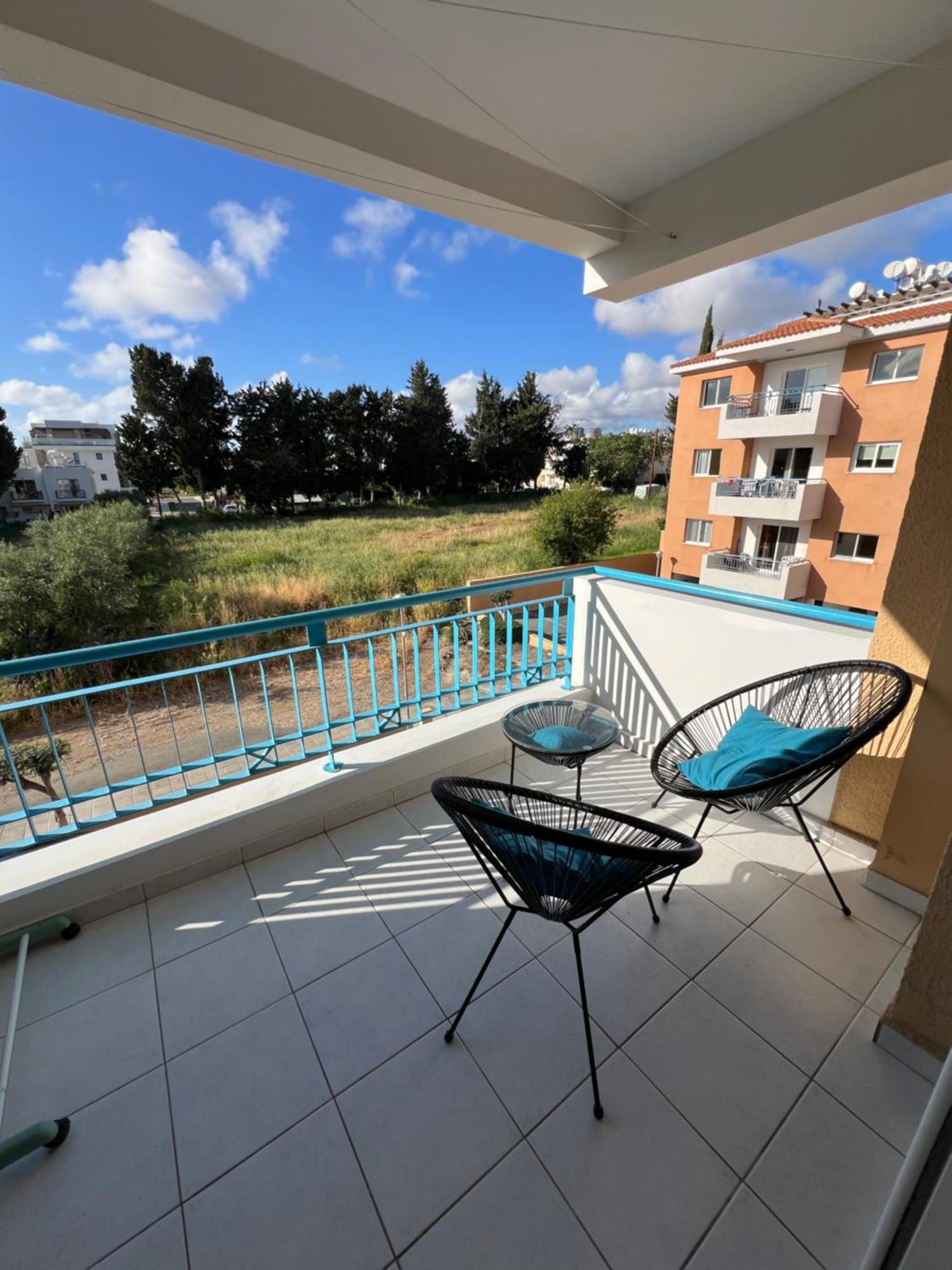 Iris Village Grand Apartment 파포스 외부 사진